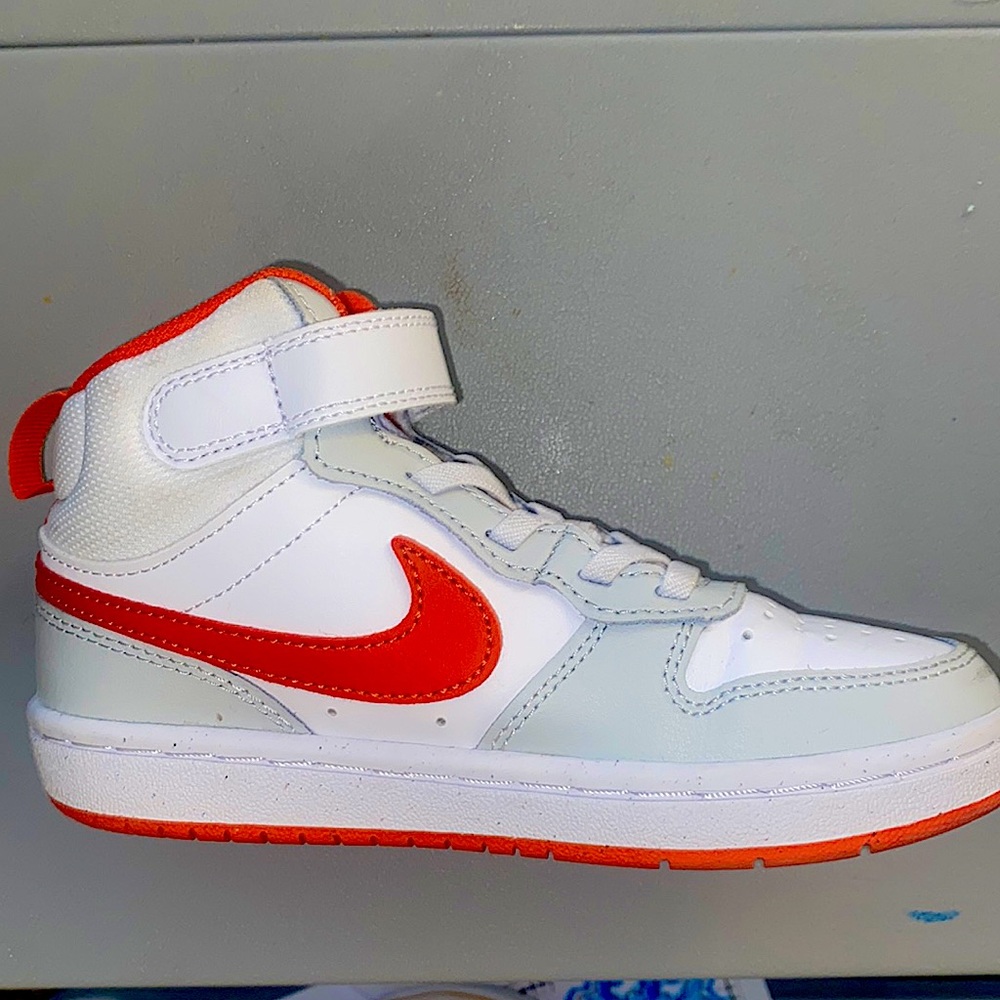 NIKE BOYS COURT BOROUGH 2 MID SNEAKER - GREY ORANGE